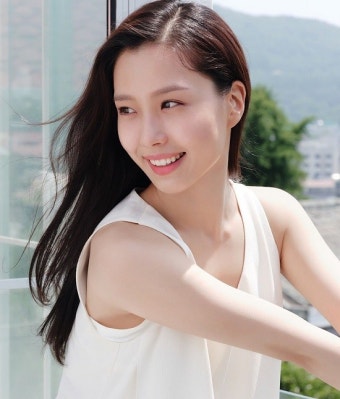 고민시, 민소매로 뽐낸 극세사 몸매…청량 여신 '등극'