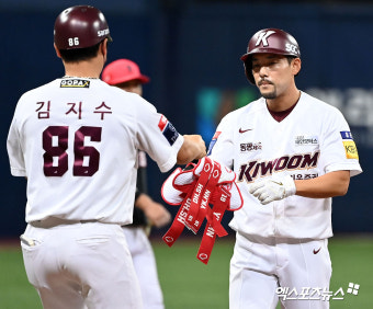 이용규 '대타로 나와 2루타'[포토]