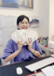 장영란, 손에 현금다발이…한의원 추석 선물=초록마음