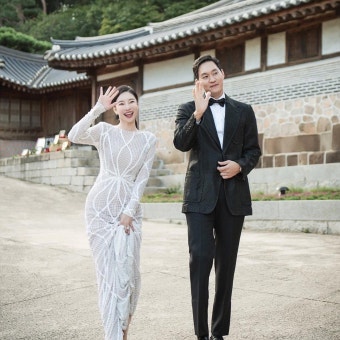 '최우성' 김윤지, 결혼 1주년 자축…