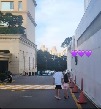 '장동건' 고소영, 아들·딸 공개…청담동 집앞 산책하는 남매