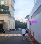 장동건♥ 고소영, 아들·딸 공개…청담동 집앞 산책하는 남매