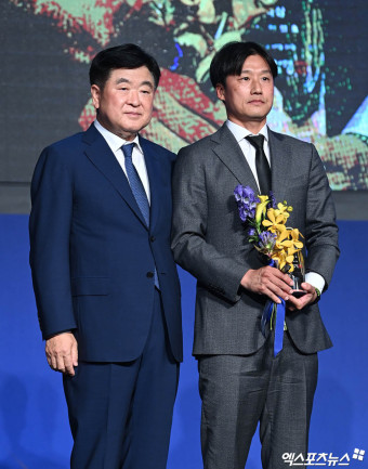 이정효 감독 'K리그2 감독상 수상'[포토]