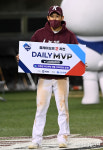 이용규 플레이오프 2차전 데일리 MVP[포토]