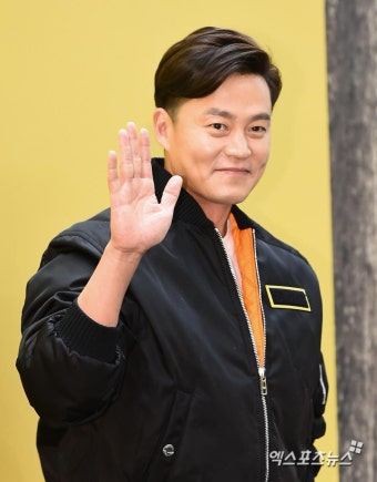 이서진, 사장님 승진했다…나영석 新 예능 '서진이네' 출격