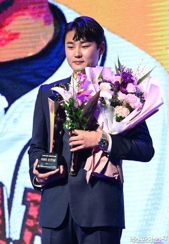 이종범·이정후 '부자 MVP' 탄생, 정철원은 '12년 만의 두산 신인왕'(종합) [KBO 시상식]