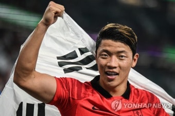 "축하해, 희찬!"...'역전골' 황희찬, 울브스 역사도 새로 썼다