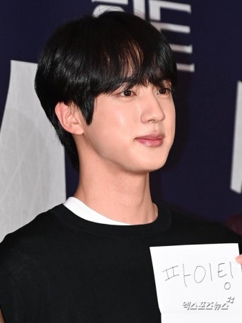 '입대 D-1' 방탄소년단 진, 까까머리 공개→軍 