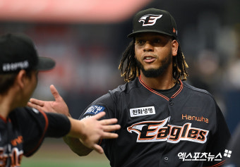 한화, 외국인 투수 페냐와 총액 85만달러 재계약 [공식발표]