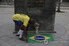 WC 우승 3회+기네스북 최다골···별세한 축구황제 펠레의 발자취는?