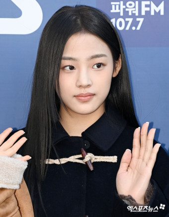 뉴진스 멤버 민지, 두산 vs KT 경기에서 시구자 뜬다, 팬들과의 교감 즐거워