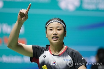 '배드민턴 간판' 안세영, '천적' 천위페이 격파...말레이 오픈 결승행