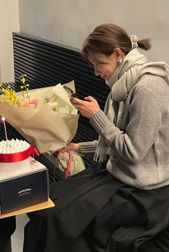 한효주, 누가 꽃이야?…37세 생일에 청순美 가득 미모