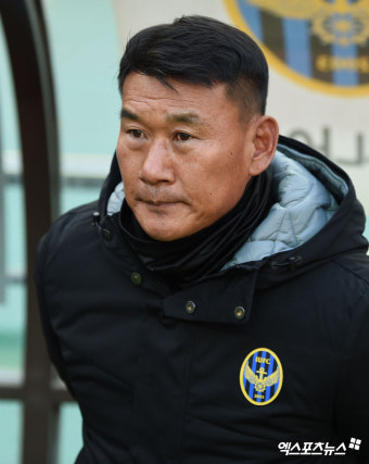 조성환 감독 '첫 경기가 중요하다'[포토]