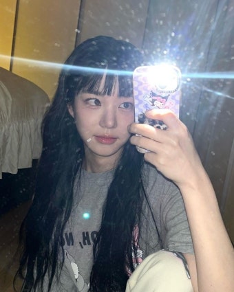 '이승기 처형' 이유비, 힙한 거울 셀카…MZ같네