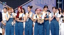 스테이씨, '음악중심' 첫 1위 