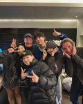우디 해럴슨, 美 하원의원과 깜짝 방한…제니·리사→태양·박보검과 인증샷