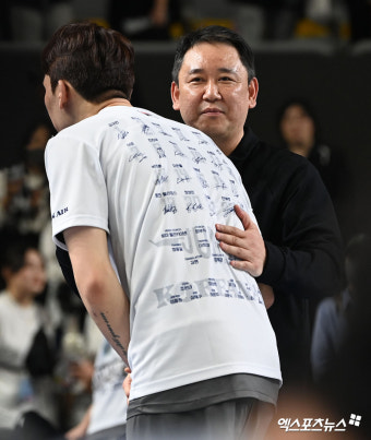 최태웅 감독 '대한항공의 우승을 진심으로 축하'[포토]
