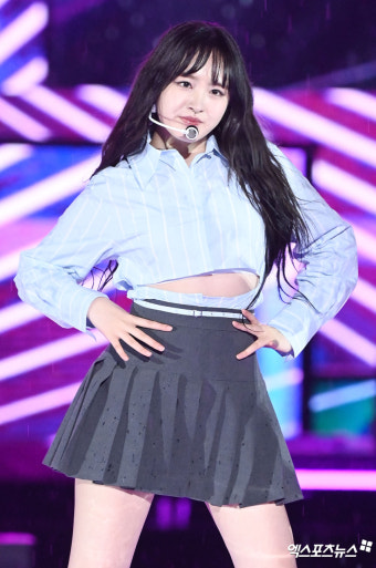 아이브 리즈 '독특한 절개의상'[엑's HD포토]