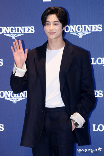 배우 변우석, 여유로운 일상 속에서 자연스러운 매력 발산 중

