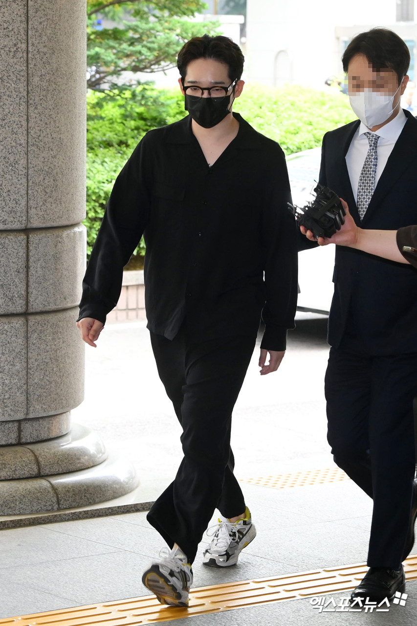 남태현 vs. 서민재: 데이트 폭력 논란 확산, 사실 확인 필요