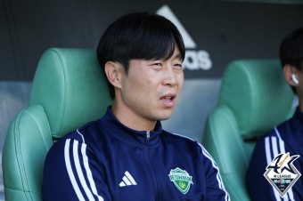 '3승 2무 1패' 김두현 감독대행 