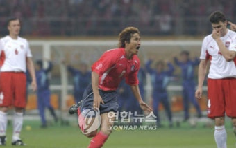 폴란드전 쐐기골 생생한데…'응원도 멈췄다' 인천, 故유상철 감독 2주기 추모