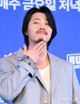 이현 수염이 매력 포인트[엑s HD포토]