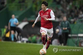 아스널 주전 밀린 '日 김민재'의 한숨…