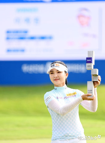 이예원 '두산위브 챔피언십, 초대 우승자'[포토]