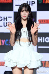 스테이씨 윤 심장 떨리는 눈맞춤[엑s HD포토]