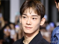 혼전임신→두 딸 아빠 엑소 첸, 10월 결혼…팬들 여전히 싸늘 [엑s 이슈]