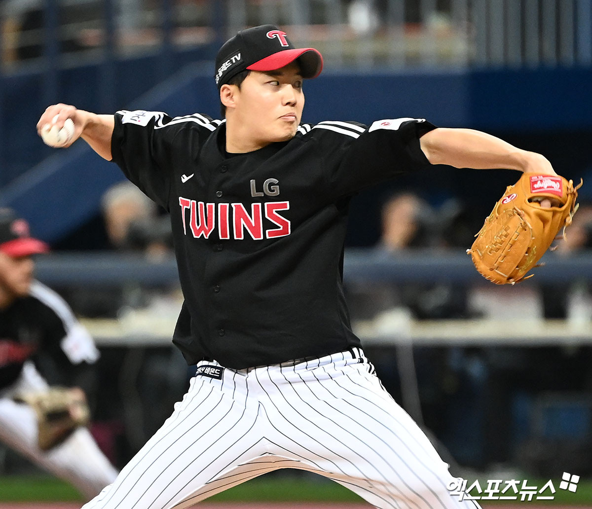 LG, kt에 7-2 대승…준PO 시리즈 1승 1패로 돌린다