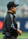 KBO, 24일 두산-키움전서 '심판 무선 인터컴' 시범 운영…"즉각적인 커뮤니케이션 기대"