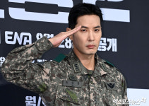 김지석 칼각 경례[엑s HD포토]