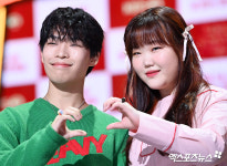 악뮤 '찐남매 인증한 미완성 하트'[엑's HD포토]