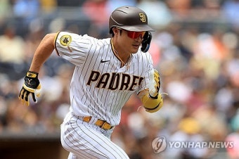 亞 최초 향해 달려가던 김하성, 18일 오클랜드전 결장…'복부 통증'에 제동