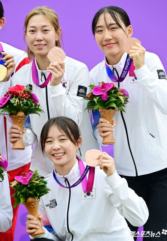 김세희-성승민-김선우 '자랑스러운 동메달을 들고 포즈'[포토]
