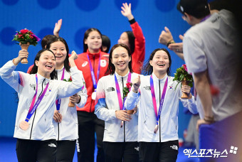 대한민국 여자 계영 800m 동메달[포토]