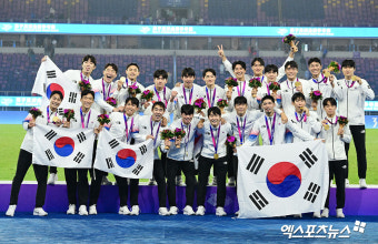 대한민국 축구대표팀 '자랑스러운 금메달'[포토]
