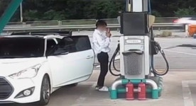 저건 허세야…주유소 앞 무개념 흡연자, 안타까운 현실은? (한블리)
