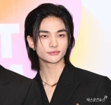 스키즈 현진, 눈물의 심경 고백 후 1년 여…내 무기 고민 [엑:스레이]
