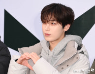 엔하이픈 선우 수줍은 손하트[엑s HD포토]