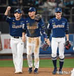 서호철-김주원-박민우 기분 좋은 승리야[포토]