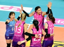 옐레나+김연경 36득점 합작 흥국생명, IBK기업은행 3-1 제압하고 선두 수성 [삼산:스코어]