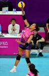 옐레나+김연경 36득점 합작 흥국생명, IBK기업은행 3-1 제압하고 선두 수성 [삼산:스코어]