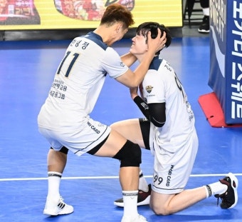 '김지한+마테이 42점 합작' 우리카드, 현대캐피탈 상대 역전승...선두 수성 청신호
