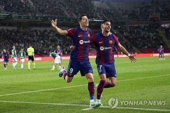 레반도프스키 인성 논란, 16세 초신성 '악수 거부+눈빛 싸늘' →