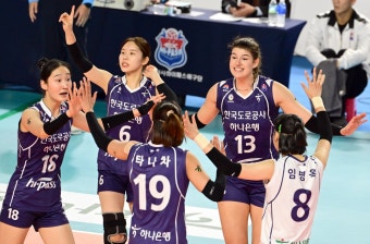 부키리치+타나차 함께 날았다…도로공사, 정관장에 3-2 진땀승