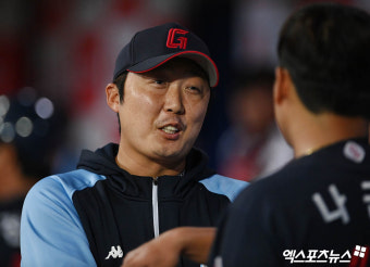 SSG, 배영수 1군 투수코치 영입…